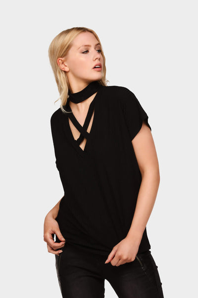 S17W-1000001279-BCK-6-cross-neck-choker-top-black-jl0488