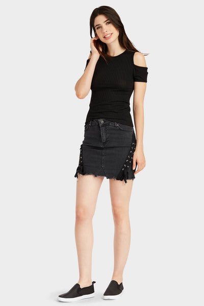 S17W-1000001792-BCK-8-cut-out-shoulder-short-sleeve-top-black-jl0717