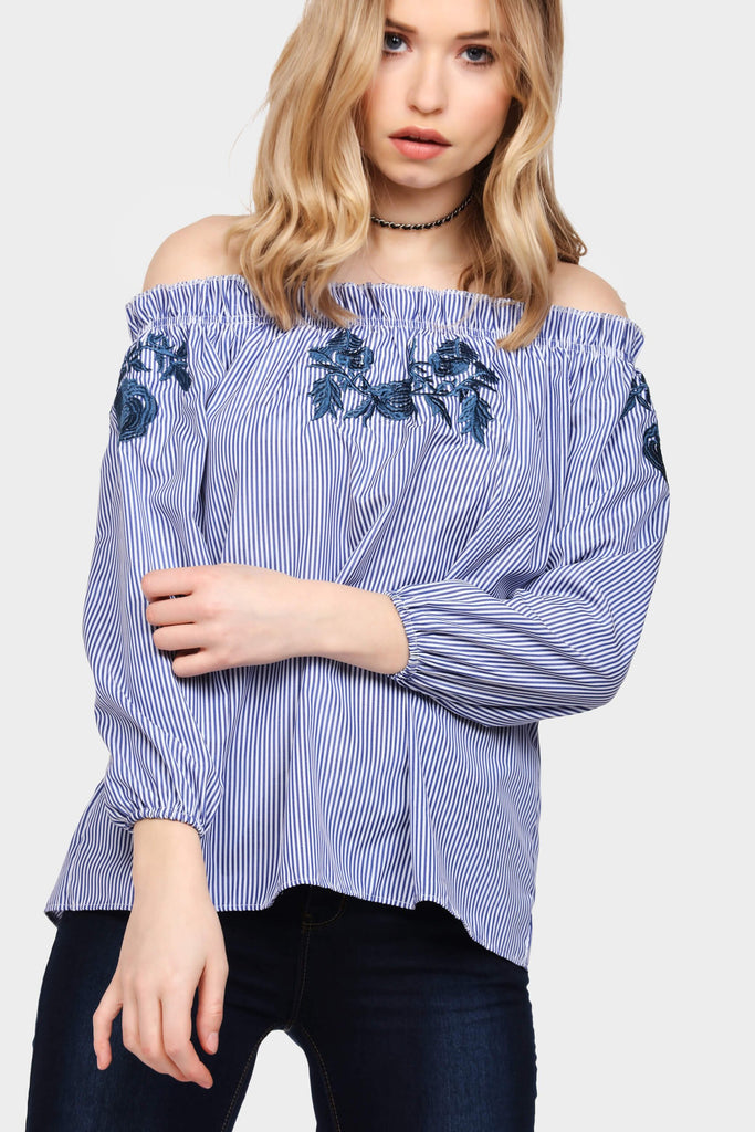 S17W-1000003045-BUE-S/M-floral-applique-gypsy-top-mid-blue-jl1237